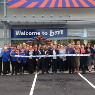 B&M's new store in Strood, located on Strood Retail Park, Commercial Road was opened by Local Mayor, David Wildey and his wife Denise.