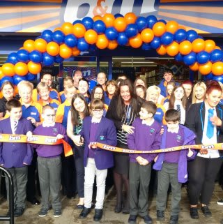 B&M's Castlemilk store received two very special guests at their store opening on Friday. The Youth Group Complex along with Kirk Riggs School helped cut the ribbon to officially open the store, with both group and school gratefully receiving £250 worth of B&M vouchers as a thank you.