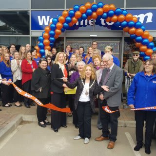 B&M's new store in Daventry was officially opened by local Mayor Councillor Lynne Taylor.