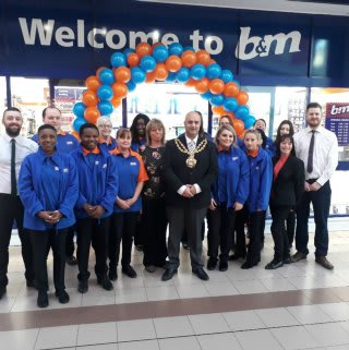 Oldham Mayor, Councillor Shadab Qumer opened the brand new B&M store located at Spindles Shopping Centre.