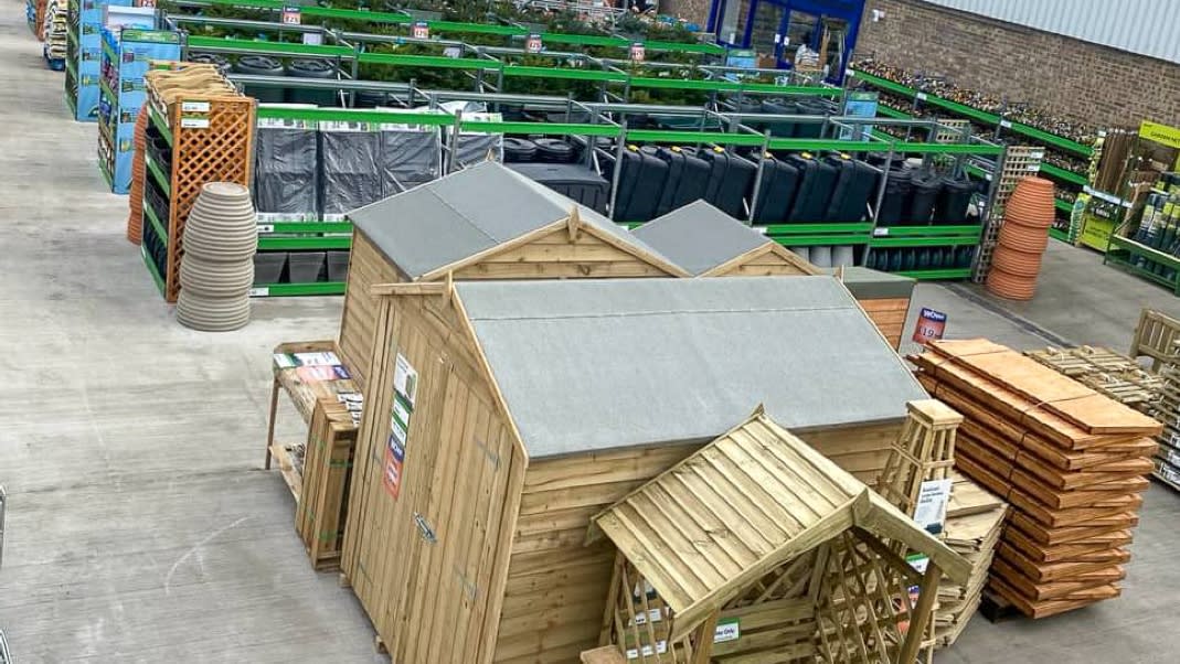 Sutton Fields B&M Store Opens Brand New Garden Centre B&M