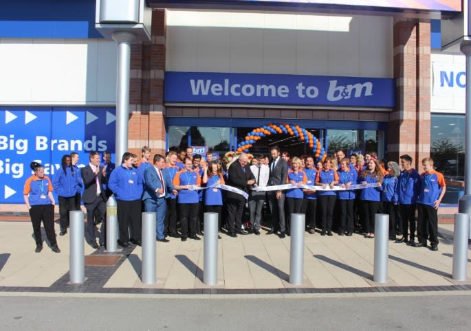024-urmston-trafford-ribbon-cutting1