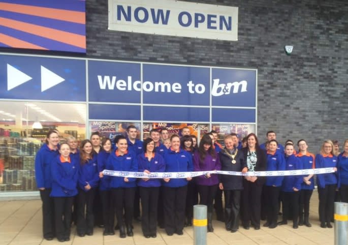 033-bmstores-Linwood-store-opening-ribbon-cutting1