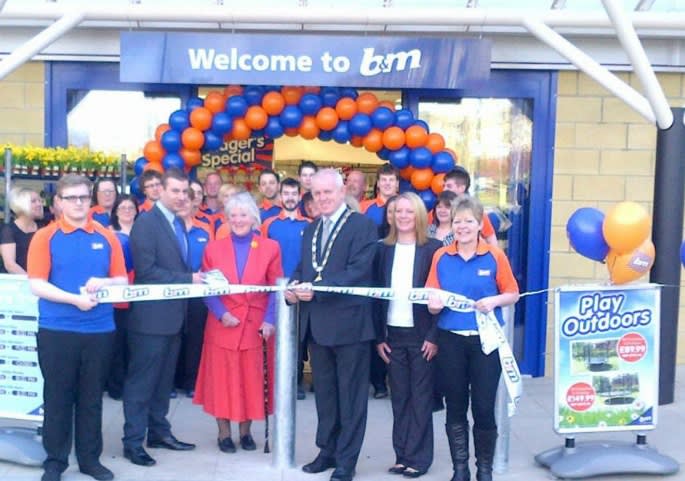 037-bmstores-hexham-store-opening-ribbon-cutting1