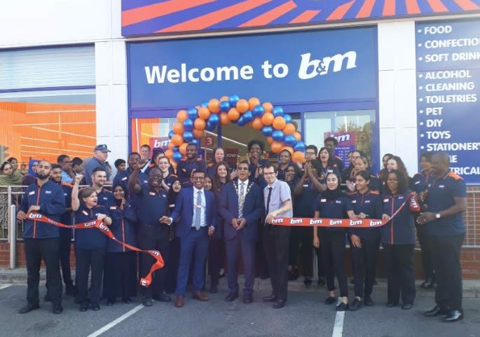 157-ilford-store-opening-ribbon-mayor.jpg