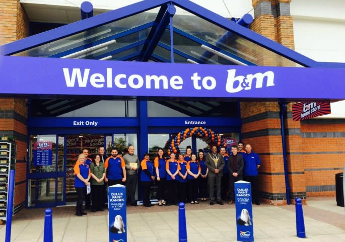 316-Sheffield-store-opening-mayor-and-staff1