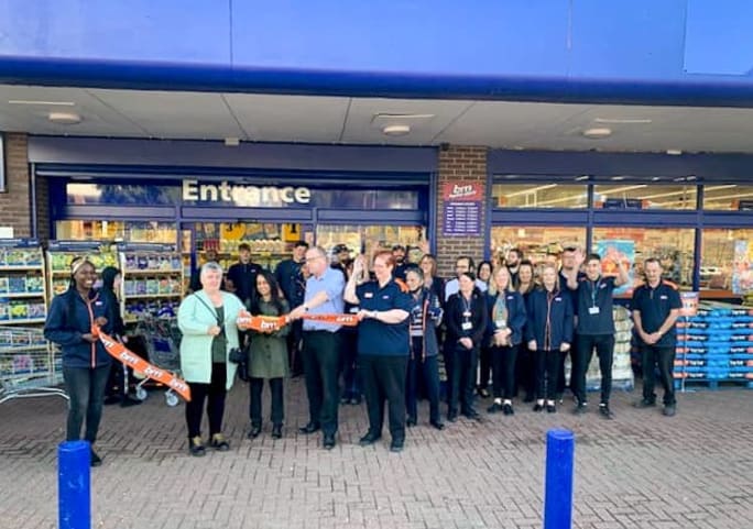 429-bandm-favell-store