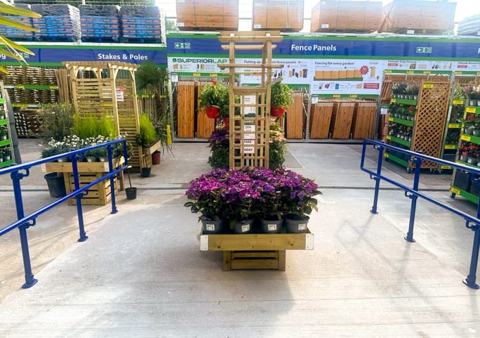 435-bandm-switch-island-store