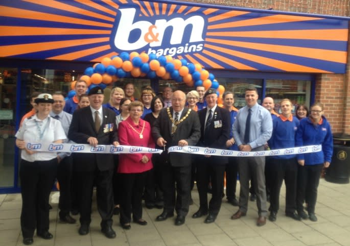 47-kings-lynn-store-opening-ribbon-cutting1