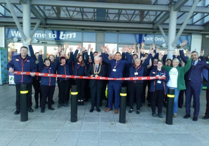 480-clepington-store-opening-mayor.jpg