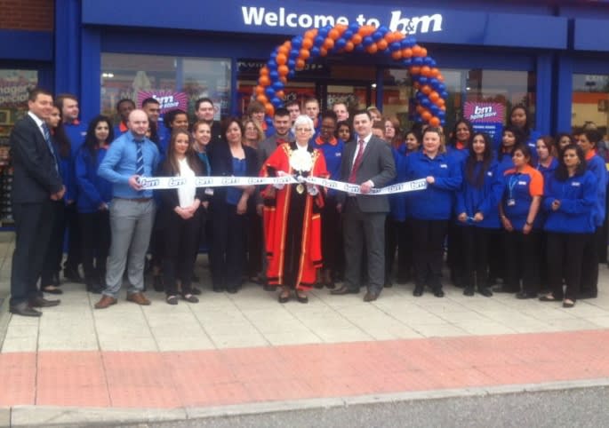 532-yeading-store-opening-mayor-ribbon1