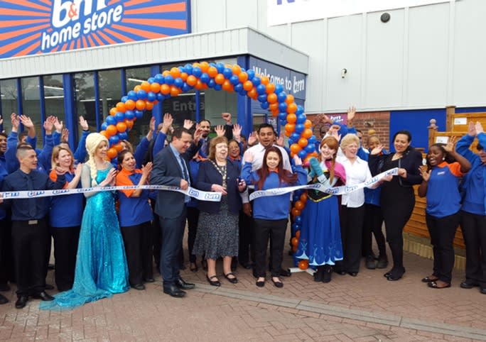 540-London-Willesden-Store-Opening-Ribbon-Cutting