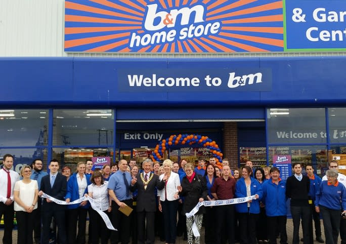 544-Redruth-store-opening-team