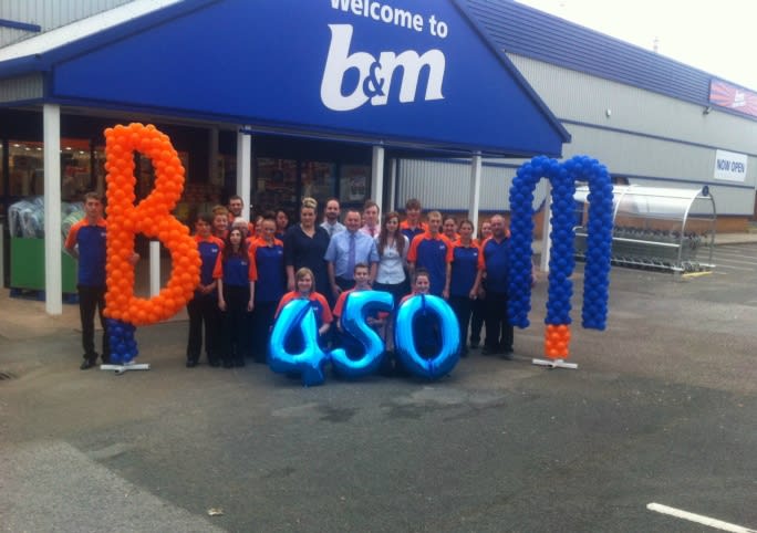 548-tiverton-store-opening-staff1