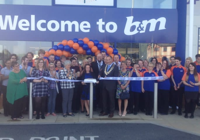 55-stowmarket-store-opening-ribbon-cutting1