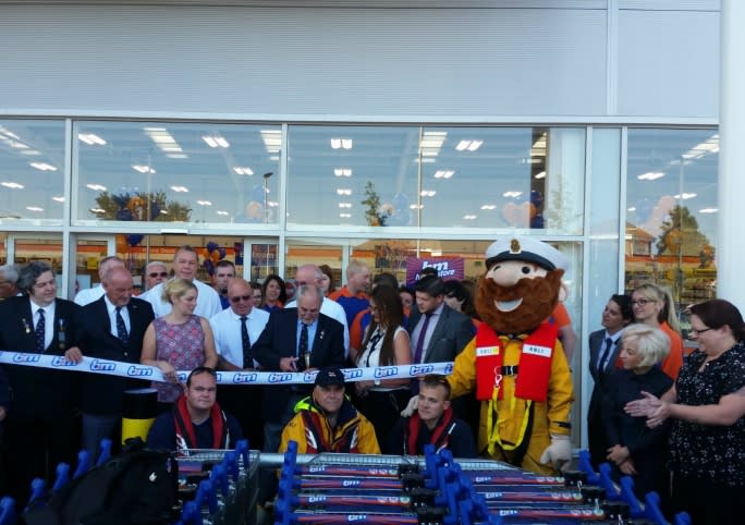 556-dover-ribbon-cutting-charity1