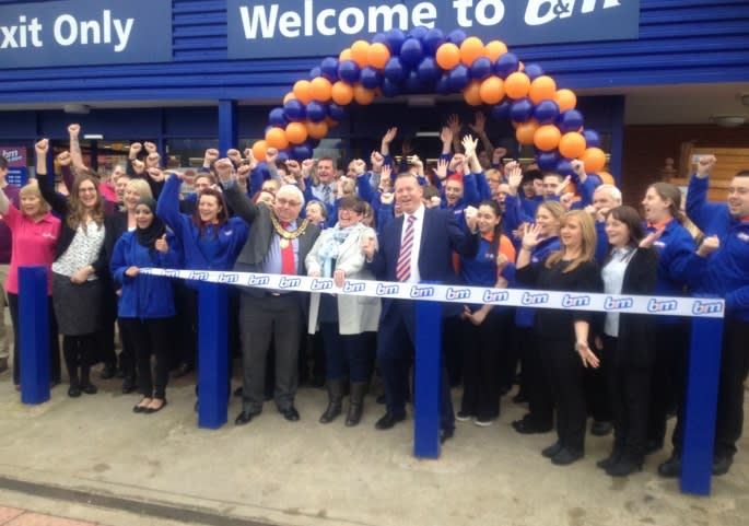574-Spondon-store-opening-ribbon-21