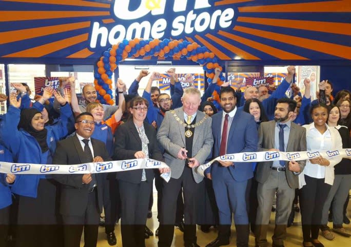 576-bmstores-barking-ribbon-cutting1