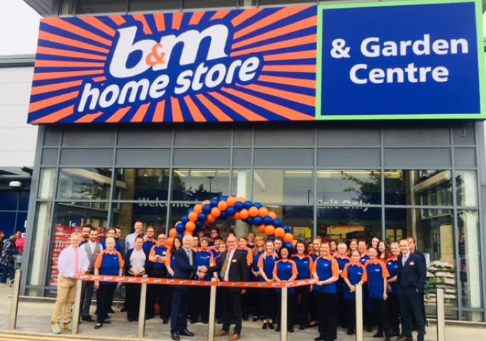 609-foss-islands-store-team