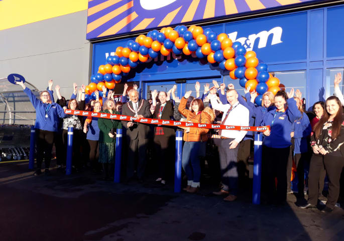 618-eston-store-opening-ribbon-mayor