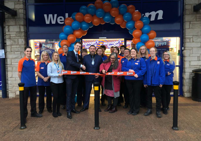 626-kendal-store-opening-ribbon-cutting