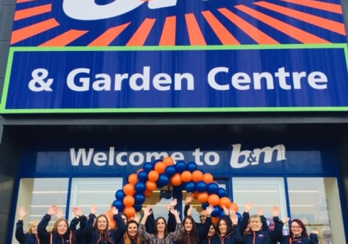 631-leighton-buzzard-store-opening-store-team-2
