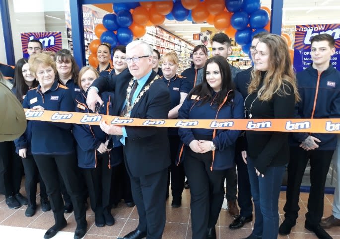 639-almondvale-store-opening-mayor
