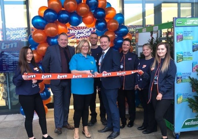 671-shiremoor-store-opening-ribbon.jpg