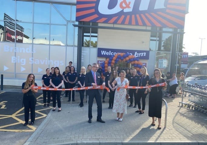 678-tunbridge-wells-store-opening-ribbon-2