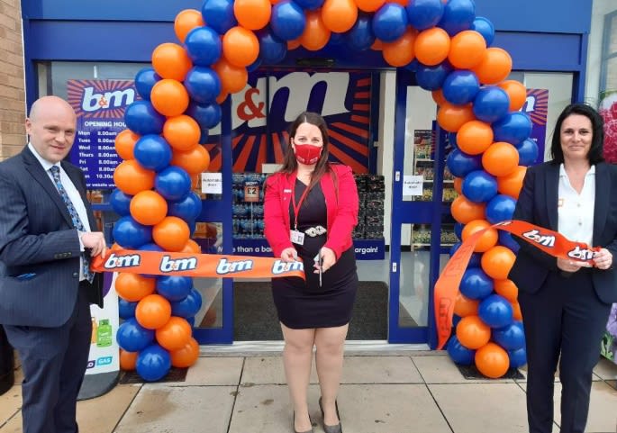 687-doncaster-lakeside-wilmington-store-opening-ribbon-charity