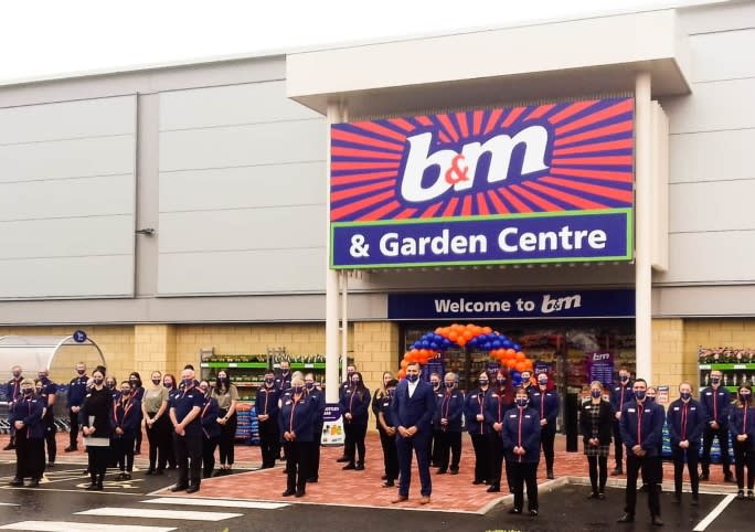 724-bandm-perth-store-with-garden-centre-opening-staff