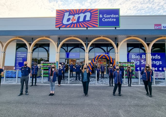 725-bandm-flude-park-crewe-store-ribbon