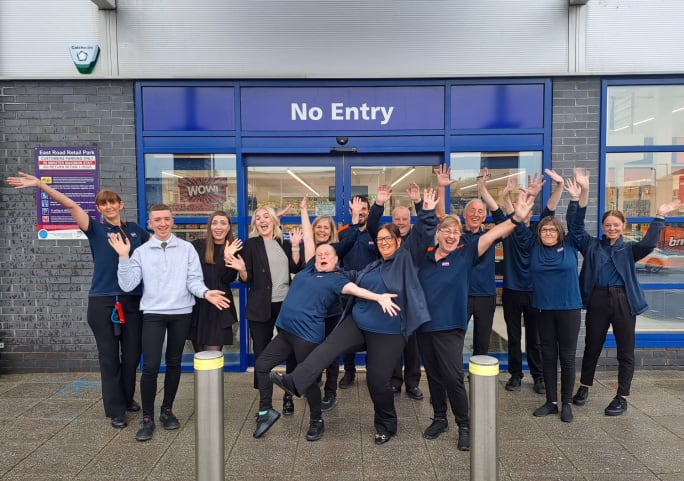 793-bmstores-east-road-irvine-store-group-2