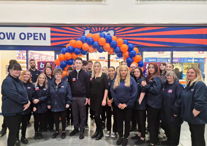 883-bandm-great-yamouth-market-gate-new-store