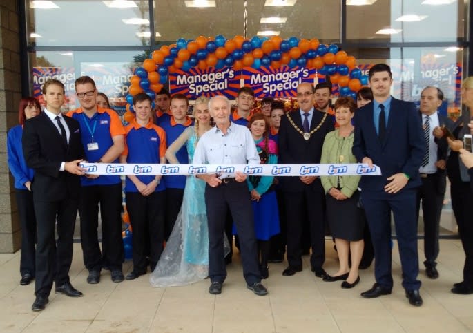 015-Gunness-store-opening-charity1