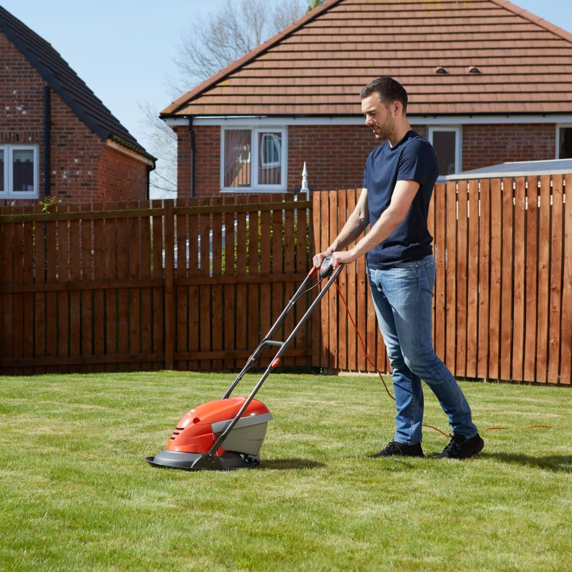 296713-flymo-hover-vac-250-2