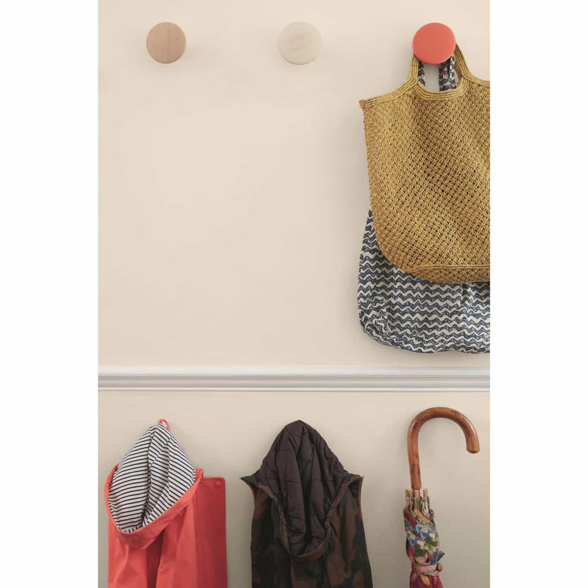 305227-dulux-matt-gentle-fawn-2_5l-paint-3