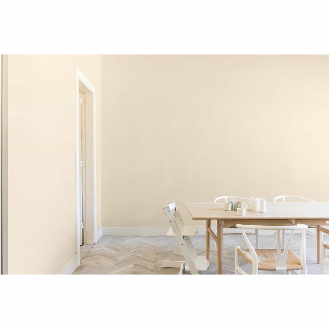 305322-dulux-silk-magnolia-2_5l-paint-6