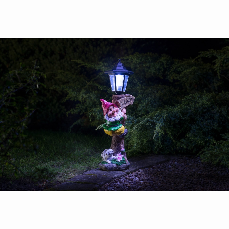 393258-353665-gnome-with-solar-lamp-post-2