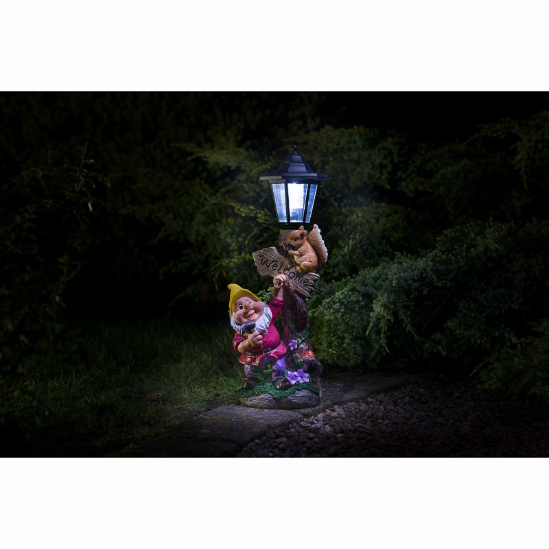 393258-353665-gnome-with-solar-lamp-post-6