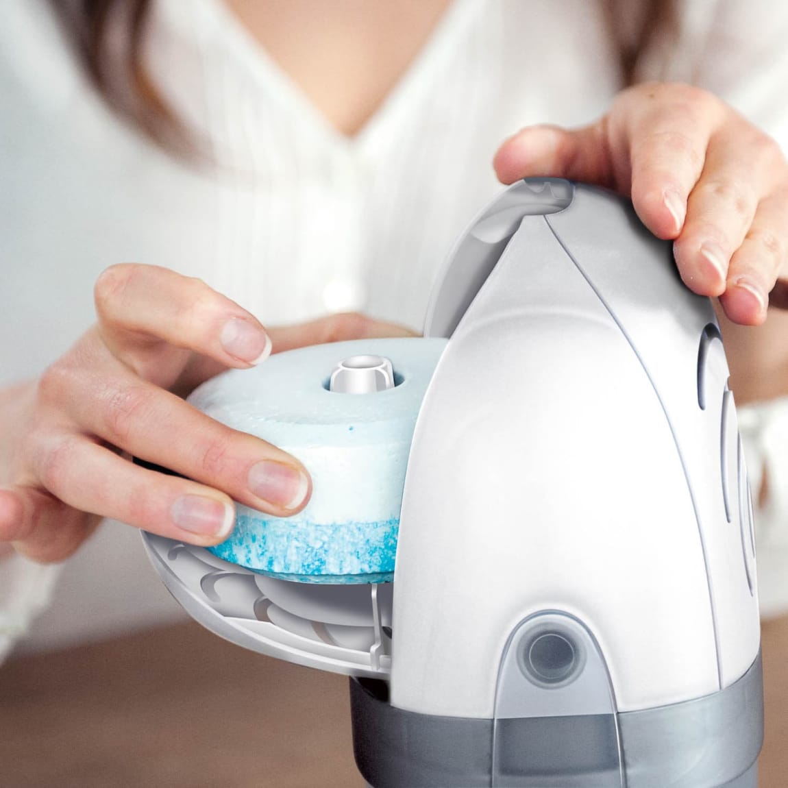 309776-319549-309775-371753-371754-unibond-aero-360-moisture-absorber-3