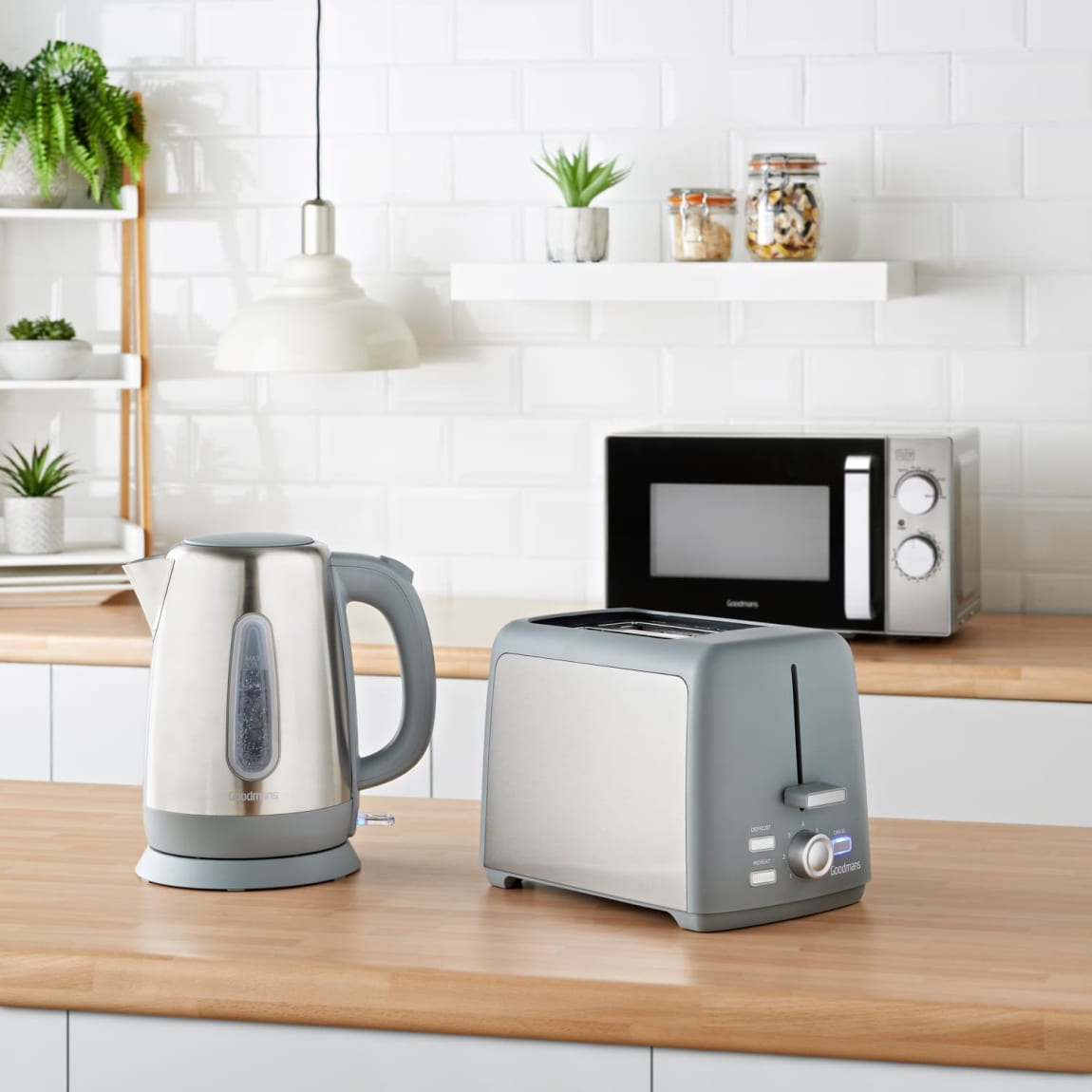 348268-goodmans-microwave