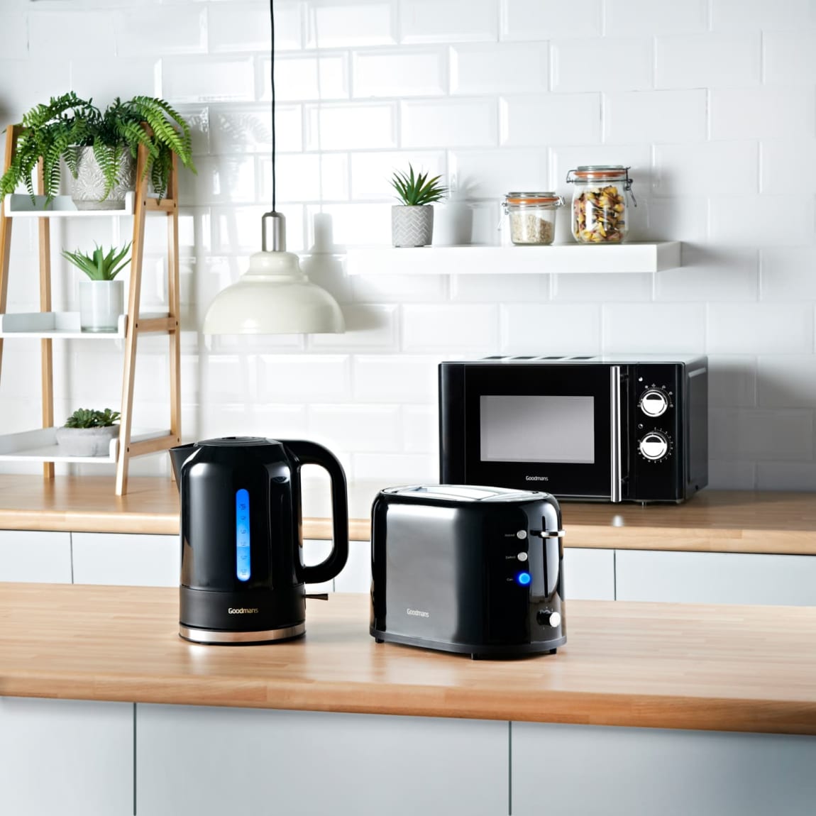 355250-goodmans-black-microwave-5