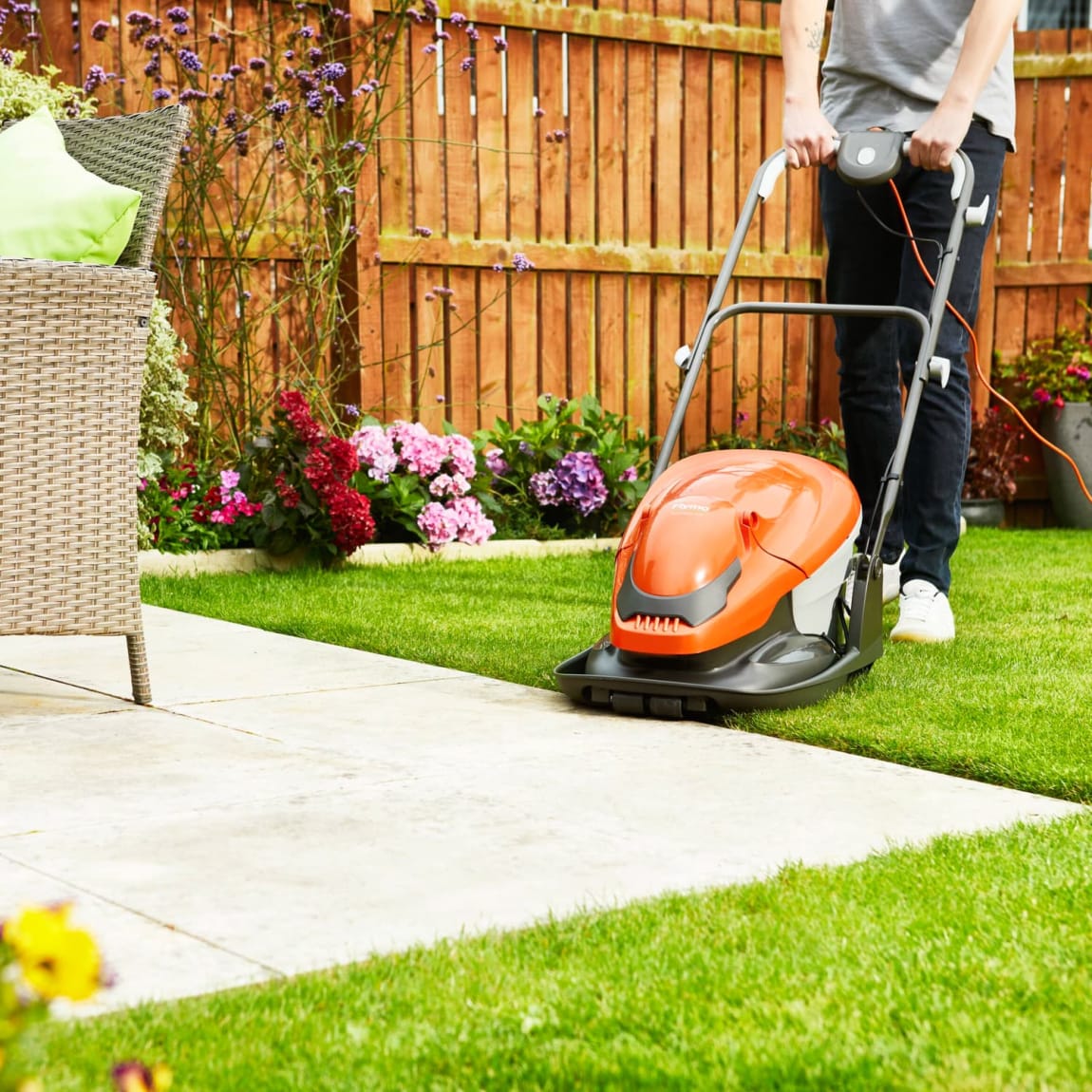 370620-flymo-easi-glide-300-3