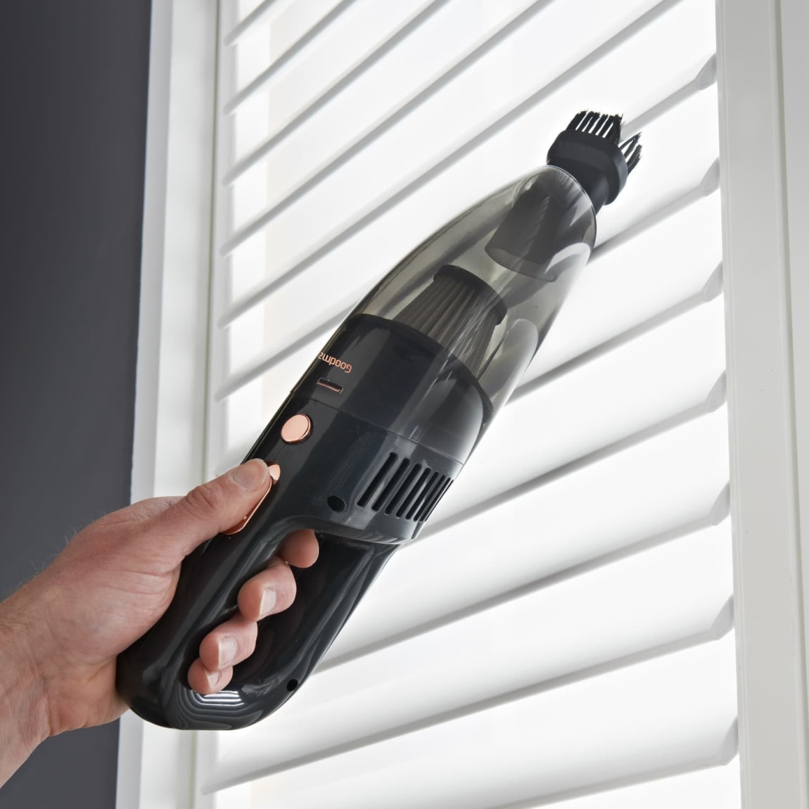 376645-goodmans-cordless-wet-and-dry-hand-vacuum-3