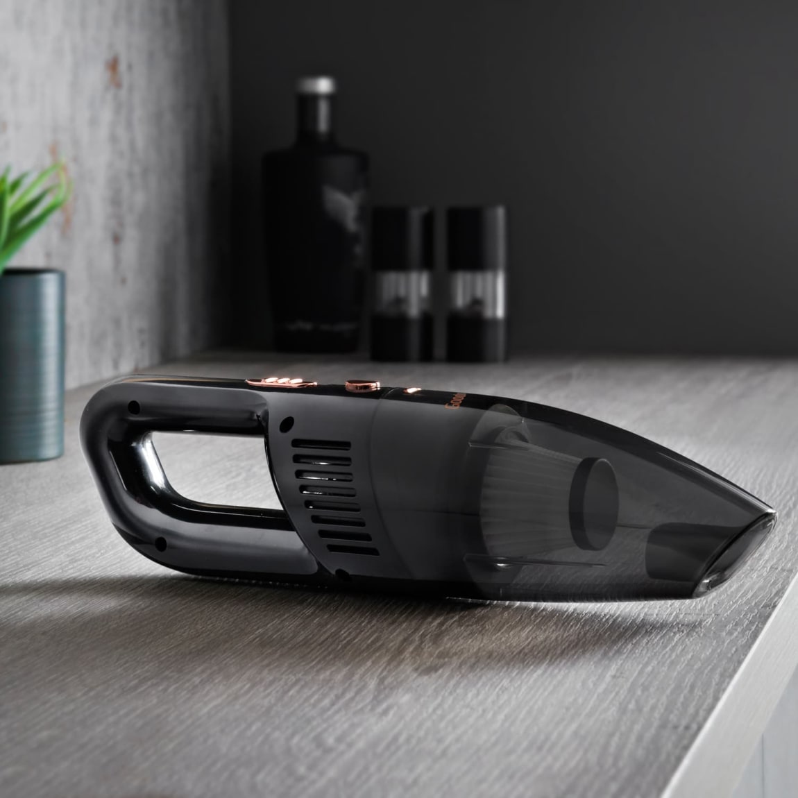 376645-goodmans-cordless-wet-and-dry-hand-vacuum