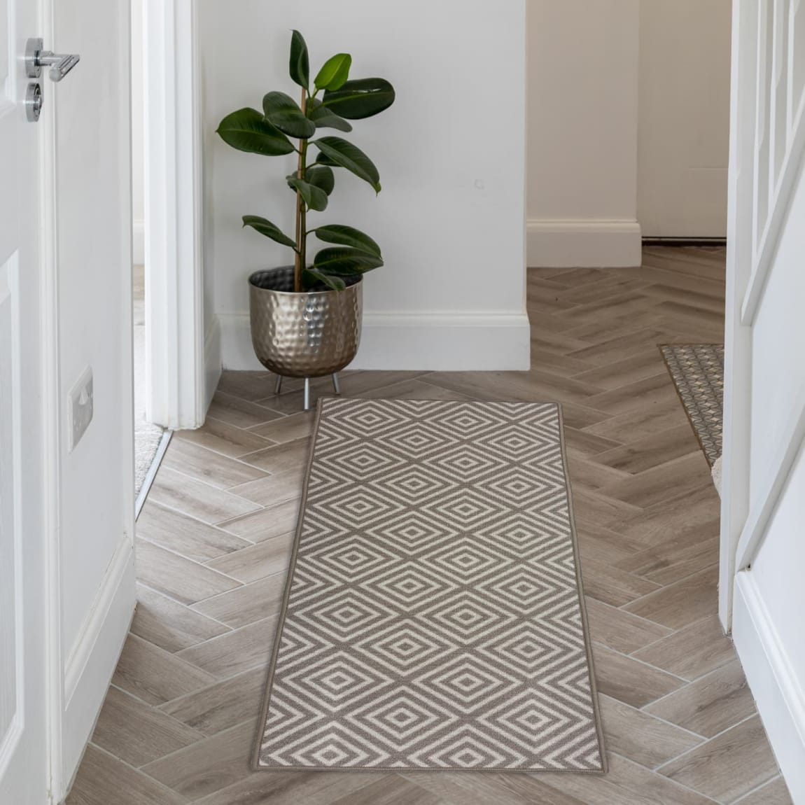 379092-printed-runner-beige-diamond