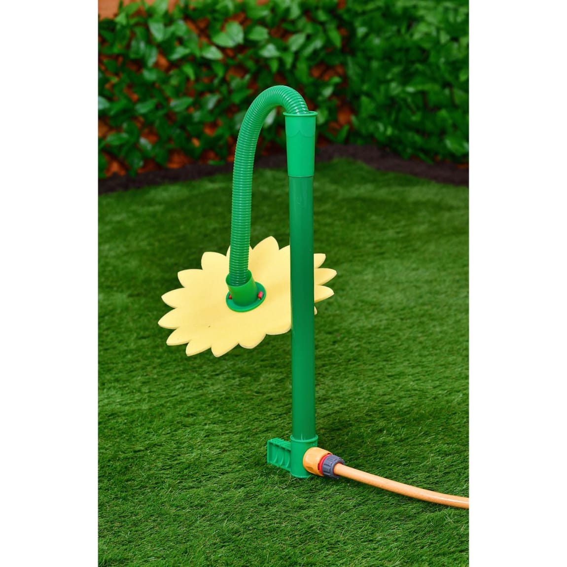 395447-379995-cooling-flower-sprinkler