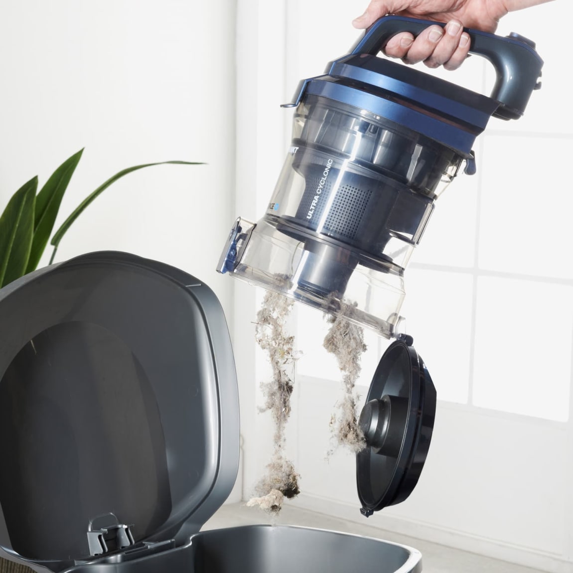 381364-blaupunkt-cylinder-vac-with-pet-tool-6