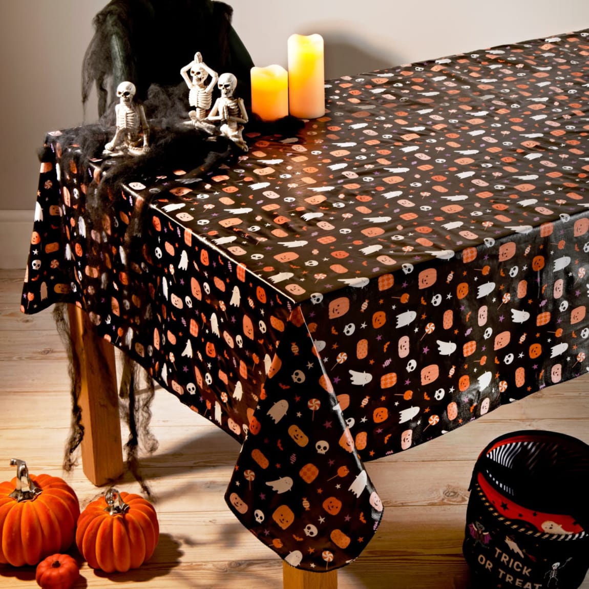 386596-halloween-wipe-clean-tablecloth1
